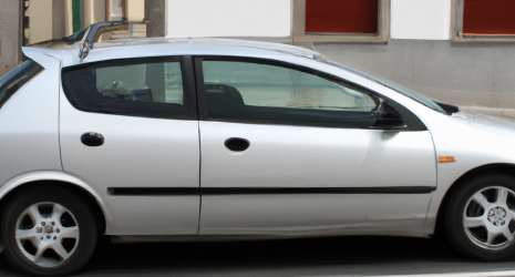 98. ¿Pueden los cables eléctricos causar interferencias en el funcionamiento de la dirección electrónica del coche?