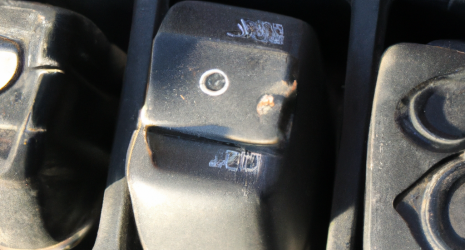¿Cuál es la importancia de un interruptor de seguridad en un coche?