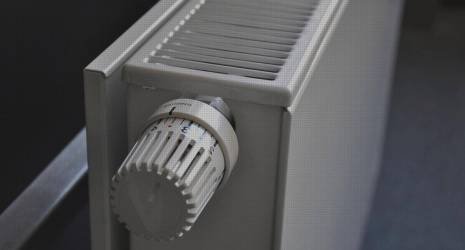 ¿Es necesario proteger los radiadores del polvo y la suciedad?