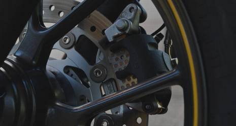 ¿Cuál es la vida útil promedio de un sensor de freno en un automóvil?